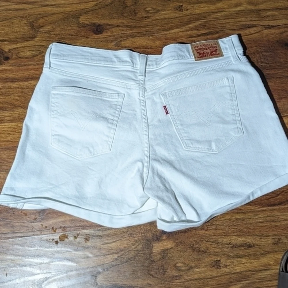Levis Shorts Women's 32 White Mid Length High Rise Bermuda‎ Denim Shorts Solid